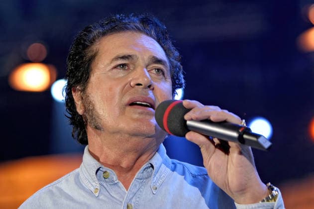 ARCHIV: Engelbert Sänger Engelbert anläßlich der ARD-Fernsehshow Musikantenstadl , 2005 ARCHIVAUFNAHME, Datum geschätzt 20260321JWM0165