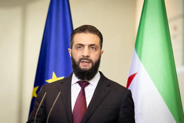 Pressekonferenz mit Bundeskanzler Friedrich Merz (CDU) und dem syrischen Praesidenten Ahmed al-Scharaa (Foto) am Montag (30.03.2026) nach den Gespraechen im Bundeskanzleramt in Berlin. Zu den Gespraechsthemen zaehlten der Nahostkrieg in der Region, die Rueckfuehrung syrischer Fluechtlinge in ihre Heimat und der Wiederaufbau des Landes zaehlen. Al-Scharaa war nach dem Sturz von Machthaber Baschar al-Assad im Dezember 2024 zum Uebergangspraesidenten ernannt worden. Seitdem bemueht er sich um internationale Anerkennung. Wegen seiner Vergangenheit als Ex-Dschihadist und des Umgangs mit Minderheiten ist er jedoch umstritten. (Siehe epd-Meldung vom 30.03.2026) EDITORIAL USE ONLY