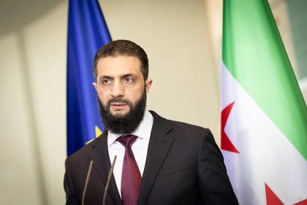 Pressekonferenz mit Bundeskanzler Friedrich Merz (CDU) und dem syrischen Praesidenten Ahmed al-Scharaa (Foto) am Montag (30.03.2026) nach den Gespraechen im Bundeskanzleramt in Berlin. Zu den Gespraechsthemen zaehlten der Nahostkrieg in der Region, die Rueckfuehrung syrischer Fluechtlinge in ihre Heimat und der Wiederaufbau des Landes zaehlen. Al-Scharaa war nach dem Sturz von Machthaber Baschar al-Assad im Dezember 2024 zum Uebergangspraesidenten ernannt worden. Seitdem bemueht er sich um internationale Anerkennung. Wegen seiner Vergangenheit als Ex-Dschihadist und des Umgangs mit Minderheiten ist er jedoch umstritten. (Siehe epd-Meldung vom 30.03.2026) EDITORIAL USE ONLY