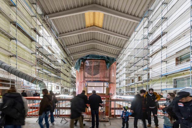Blick in den denkmalgeschützten Bonatzbau. Tage der offenen Baustelle am neuen Hauptbahnhof. Drei Tage lang können sich Besucher über das Milliardenprojekt Stuttgart 21 informieren. Für die Besuchersteuerung wurden kostenlose Tickets ausgegeben, die innerhalb weniger Tage vergeben waren. Bis Ostermonat werder wieder rund 80000 Besucher erwartet. Wann der neue Durchgangsbahnhof öffnet, ist weiter unklar. Der Termin wurde bereits mehrfach verschoben. 04.04.2026, Stuttgart, Baden-Württemberg, Deutschland
