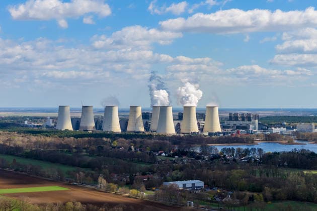 Kohlekraftwerk Jänschwalde DEU Deutschland Brandenburg Peitz, 07.04.2026, Braunkohlekraftwerk Jaenschwalde, Blick auf das Kohlekraftwerk Jaenschwalde des Lausitzer Energieunternehmens LEAG, Luftaufnahme mit einer Drohne.