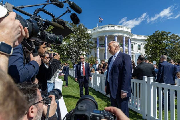 April 10, 2026, Washington, Dc, United States of America: U.S President Donald Trump stops to speak with the media during the annual Easter Egg Roll at the South Lawn of the White House, April 6, 2026 in Washington, D.C. Washington United States of America - ZUMAp138 20260410_zaa_p138_037 Copyright: xKelseyxGraczyk NationalxParkx