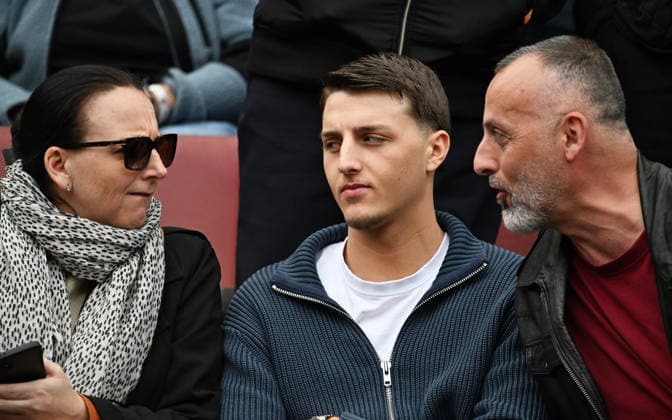 12.04.2026, xophax, Fussball 1.Bundesliga, 1.FC Koeln - Werder Bremen. Sabrina El Mala , Mutter von Said El Mala, links ,Sohn Malek El Mala , mitte und Vater Mohamed El Mala. (DFL DFB REGULATIONS PROHIBIT ANY USE OF PHOTOGRAPHS as IMAGE SEQUENCES and or QUASI-VIDEO) Koeln