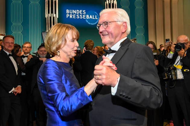 ABB PRESSEBALL- Bundespraesident Frank-Walter Steinmeier beim tanzen mit seiner Frau Elke Buedenbender zu Gast auf dem 73.Bundespresseball im Hotel Adlon Kempinski am 17.04.2026 in Berlin