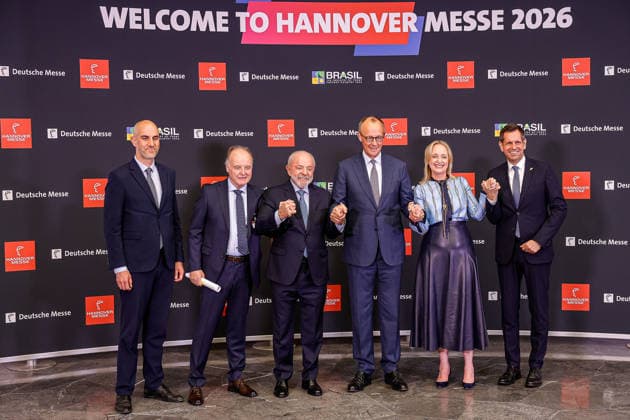 Eröffnung der Hannover Messe 2026 - Partnerland Brasilien Gruppenfoto (v.l.n.r.), ¢Belit Onay, Oberbürgermeister der Landeshauptstadt Hannover, . Gunther Kegel, Präsident des ZVEI e. V.; Luiz Inacio Lula da Silva, Präsident der Föderativen Republik Brasilien; Bundeskanzler Friedrich Merz: Julie Sweet, Chair & CEO Accenture: Olaf Lies, Ministerpräsident Niedersachsen Hannover Hannover, Stadthalle, Runder Saa Niedersachsen, Region Hannover Germany