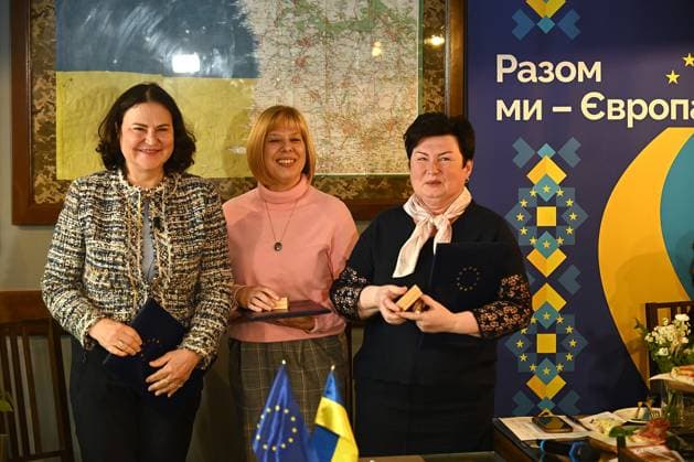 Ambassador of the European Union to Ukraine Katarina Mathernova, director of the Ukrainian Women’s Fund Olesia Bondar and director of the Ukrainian Women’s Congress Svitlana Voitsekhovska (L to R) pose for a photo after signing an agreement allocating EUR 1.5 million from the European Union to support women’s organisations in Ukraine during the Women for a Stronger Ukraine informal breakfast in Kyiv, Ukraine, April 21, 2026. (Photo by Yevhen Kotenko Ukrinform) Women for a Stronger Ukraine informal breakfast with EU Ambassador Katarina Mathernova  Copyright: xEVGEN_KOTENKOx