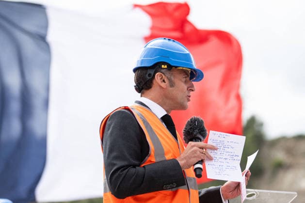 Emmanuel Macron, President of the French Republic, inaugurates one of the 150 major strategic GPS projects selected under the acceleration scheme the Imerys lithium mine at Echassieres, April 22, 2026 The President of the French Republic, Emmanuel Macron delivers a speech during the visit of the Echassieres mining project of lithium at the Imerys site, Alliers, Auvergne Rhone Alpes, France Wednesday, April 22, 2026 01ACCORSINIJEANNE IMERYS 0022 Credit Jeanne Accorsini SIPA 2604221603 Echassières France  Copyright: xJeannexAccorsini Pool BestimagexJeannexAccorsini Pool Bestimagex