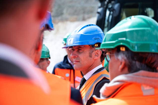 Emmanuel Macron, President of the French Republic, inaugurates one of the 150 major strategic GPS projects selected under the acceleration scheme the Imerys lithium mine at Echassieres, April 22, 2026 The President of the French Republic, Emmanuel Macron delivers a speech during the visit of the Echassieres mining project of lithium at the Imerys site, Alliers, Auvergne Rhone Alpes, France Wednesday, April 22, 2026 01ACCORSINIJEANNE IMERYS 0048 Credit Jeanne Accorsini SIPA 2604221609 Echassières France  Copyright: xJeannexAccorsini Pool BestimagexJeannexAccorsini Pool Bestimagex