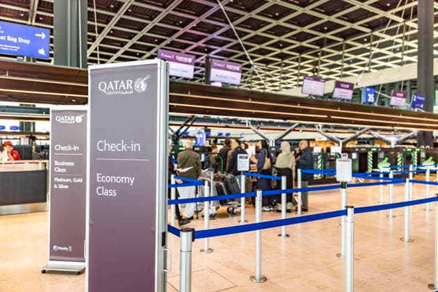 Erstmals wurden am Terminal 3 am Frankfurter Flughafen Flüge abgefertigt. Das neue Südterminal ging nach zehnjähriger Bauzeit an den Start. Bis zu 19 Millionen Passagiere jährlich sollen hier abgefertigt werden. Vier Milliarden Euro hat der Neubau gekostet. Zunächst nehmen internationale Fluggesellschaften den Betrieb im neuen Terminal auf. Zu den ersten Airlines zählen Carrier wie Emirates, Qatar Airways und Etihad Airways. 23.04.2026, Frankfurt a. M., Hessen, Deutschland