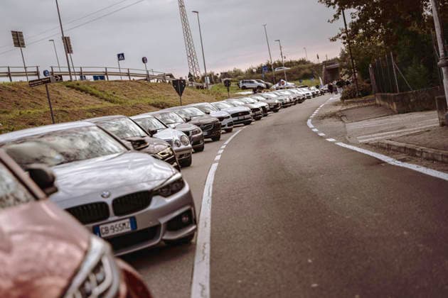 Rome, italy 10 september 2025: cars lining up along a curved road, waiting for entry to a car show or event. Representing traffic, transportation, and queuing Cars queuing on street for car event Copyright: xx 1662