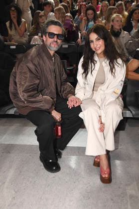 Tom Beck und Chryssanthi Kavazi bei der ABOUT YOU Holiday Fashion Show im Flughafen Tempelhof, Berlin, 23.04.2026