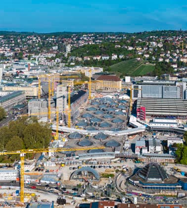 Baustelle am Hauptbahnhof Stuttgart. Das Projekt Stuttgart 21 ist eines der größten Infrastrukturprojekte in Deutschland. Bei Gesamtkosten von rund zwölf Milliarden Euro wird der Kopfbahnhof zu einem Durchgangsbahnhof umgebaut. Im Vordergrund das Planetarium. 21.04.2026, Stuttgart, Baden-Württemberg, Deutschland