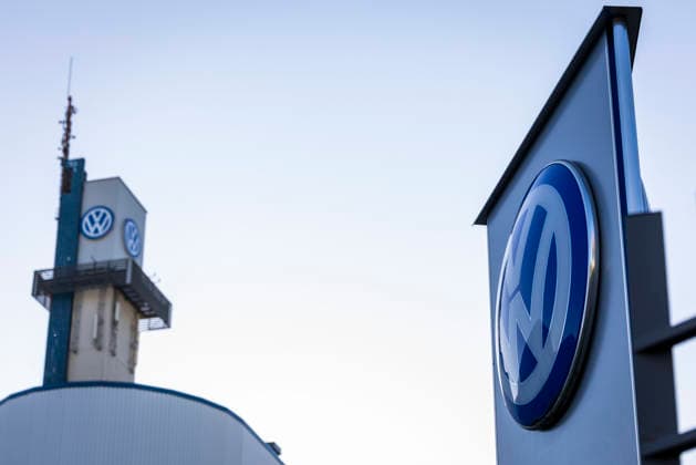 Volkswagen, Logo vor dem VW Produktionsstandort in Osnabrück am 22.04.2026 Volkswagen Werk Osnabrück