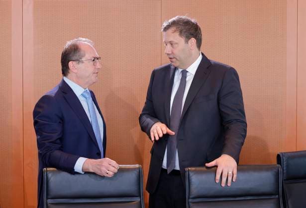 Lars Klingbeil (SPD), Bundesminister der Finanzen, Vizekanzler und SPD-Bundesvorsitzender, Lars Klingbeil (SPD), Bundesminister der Finanzen, Vizekanzler und SPD-Bundesvorsitzender, Deutschland, Berlin, Bundeskanzleramt, Das Bundeskabinett befasst sich in seiner 42. Sitzung am 29. April 2026 unter anderem mit dem Gesetzentwurf zur Stabilisierung der Beitragssätze in der gesetzlichen Krankenversicherung und den Eckwerten des Regierungsentwurfs zum Bundeshaushalt 2027.