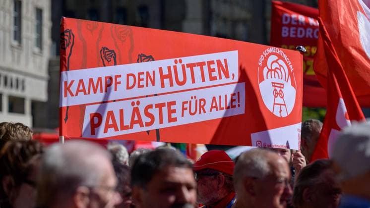 News Bilder des Tages Bochum: 1. Mai-Kundgebung des DGB ** NUR FÜR REDAKTIONELLE ZWECKE ** EDITORIAL USE ONLY **<p>Kundgebung des DGB am Freitag, den 1. Mai 2026, in der Bochumer Innenstadt. Bochum Copyright: UwexErnst
