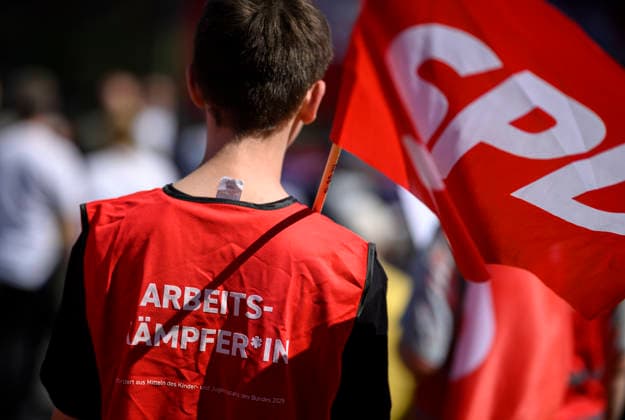 News Bilder des Tages Feature, Arbeitskämpfer*in, Arbeitskämpfer, Arbeitskämpferin, SPD, Sozialdemokratische Partei, DGB Landeszentrale Kundgebung in NRW am 01.05.2026 in Mülheim Deutschland. Müga
