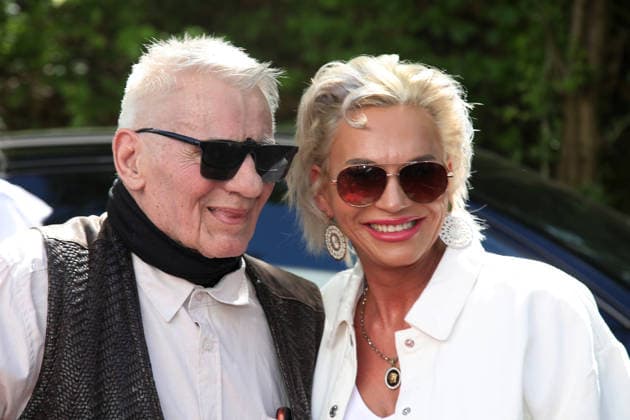 Entertainment Bilder des Tages Bild Renntag in Gelsenkirchen Gelsenkirchen, 01.05.2026 Heinz Hoenig mit Ehefrau Annika Kärsten-Hoenig beim Bild-Renntag auf der Trabrennbahn in Gelsenkirchen Nordrhein-Westfalen Deutschland Copyright: xMatthiasxGränzdörferx