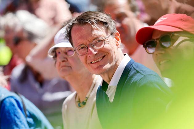 News Bilder des Tages Politiker Karl Lauterbach (SPD), ehemaliger Bundesgesundheitsminister, auf der DGB-Kundgebung am 1. Mai auf dem Heumarkt. Die Veranstaltungen des Deutschen Gewerkschaftsbundes (DGB) zum Tag der Arbeit hatte einige Tausend Teilnehmer. Köln, 01.05.2026 NRW Deutschland Copyright: xChristophxHardtx