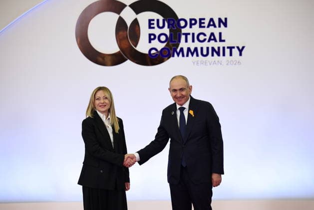 8th European Political Community summit in Yerevan YEREVAN, ARMENIA - MAY 4: (----EDITORIAL USE ONLY - MANDATORY CREDIT - EPC ARMENIA HANDOUT - NO MARKETING NO ADVERTISING CAMPAIGNS - DISTRIBUTED AS A SERVICE TO CLIENTS----) Armenia s Prime Minister Nikol Pashinyan welcomes Italian Premier Giorgia Meloni during the 8th European Political Community (EPC) summit in Yerevan, Armenia on May 4, 2026. EPC Armenia Anadolu Yerevan Armenia. Editorial use only. Please get in touch for any other usage.  Copyright: x2026xAnadoluxEPCxArmeniax