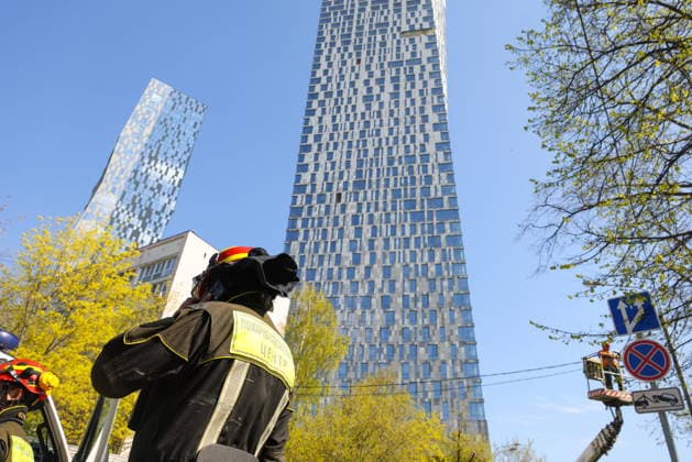 RUSSIA, MOSCOW - MAY 4, 2026: A view of an apartment building in western Moscow damaged by drone fragments Moscow Russia  - ZUMAt113 20260504_zaa_t113_023 Copyright: xPavelxSeleznevx