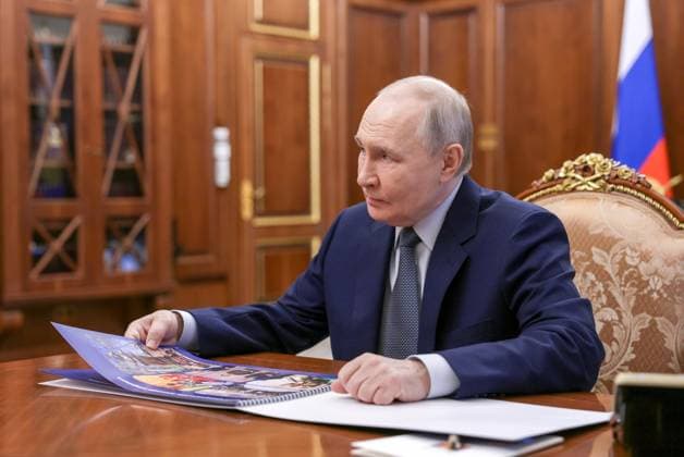 Russia Putin 9157619 04.05.2026 Russian President Vladimir Putin meets with Head of the Republic of Mordovia Artem Zdunov at the Kremlin in Moscow, Russia. Mikhail Metzel Sputnik Moscow Russia  Copyright: xMikhailxMetzelx