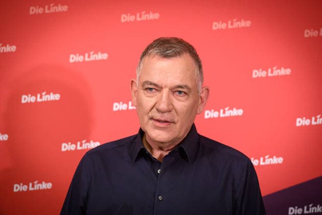 Berlin, Pressekonferenz Die Linke mit Jan van Aken Pressekonferenz der Partei Die Linke mit Jan van Aken (Ko-Vorsitzender Die Linke) zu aktuellen politischen Themen am 04.05.2026 im Karl-Liebknecht-Haus in Berlin. Berlin Karl-Liebknecht-Haus Berlin Deutschland