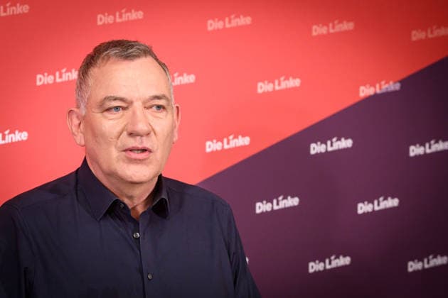 Berlin, Pressekonferenz Die Linke mit Jan van Aken Pressekonferenz der Partei Die Linke mit Jan van Aken (Ko-Vorsitzender Die Linke) zu aktuellen politischen Themen am 04.05.2026 im Karl-Liebknecht-Haus in Berlin. Berlin Karl-Liebknecht-Haus Berlin Deutschland