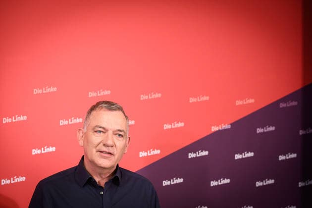 Berlin, Pressekonferenz Die Linke mit Jan van Aken Pressekonferenz der Partei Die Linke mit Jan van Aken (Ko-Vorsitzender Die Linke) zu aktuellen politischen Themen am 04.05.2026 im Karl-Liebknecht-Haus in Berlin. Berlin Karl-Liebknecht-Haus Berlin Deutschland