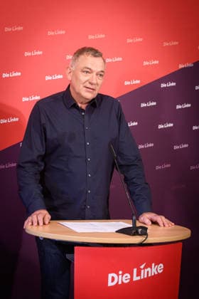 Berlin, Pressekonferenz Die Linke mit Jan van Aken Pressekonferenz der Partei Die Linke mit Jan van Aken (Ko-Vorsitzender Die Linke) zu aktuellen politischen Themen am 04.05.2026 im Karl-Liebknecht-Haus in Berlin. Berlin Karl-Liebknecht-Haus Berlin Deutschland
