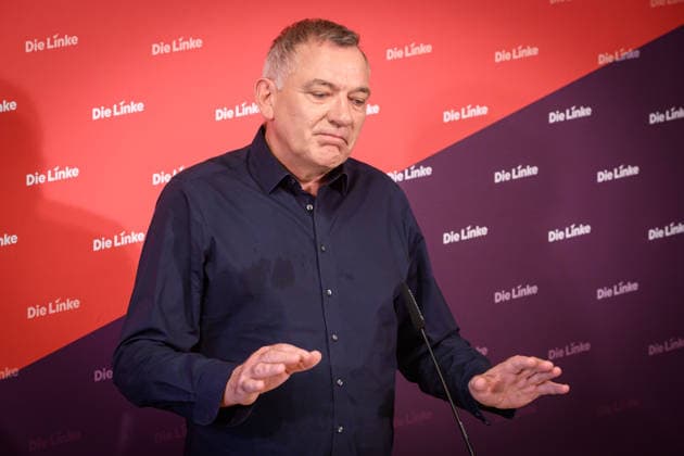 Berlin, Pressekonferenz Die Linke mit Jan van Aken Pressekonferenz der Partei Die Linke mit Jan van Aken (Ko-Vorsitzender Die Linke) zu aktuellen politischen Themen am 04.05.2026 im Karl-Liebknecht-Haus in Berlin. Berlin Karl-Liebknecht-Haus Berlin Deutschland