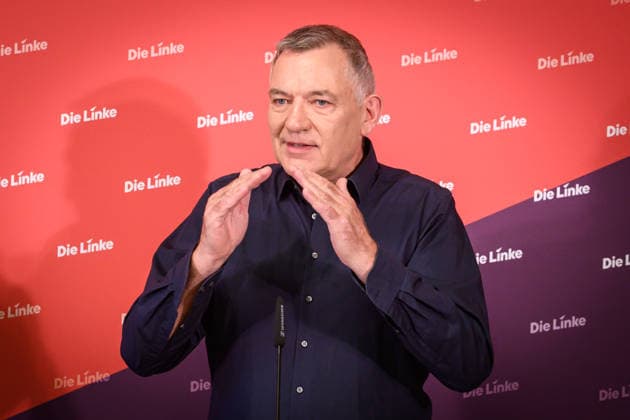Berlin, Pressekonferenz Die Linke mit Jan van Aken Pressekonferenz der Partei Die Linke mit Jan van Aken (Ko-Vorsitzender Die Linke) zu aktuellen politischen Themen am 04.05.2026 im Karl-Liebknecht-Haus in Berlin. Berlin Karl-Liebknecht-Haus Berlin Deutschland