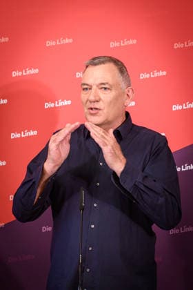 Berlin, Pressekonferenz Die Linke mit Jan van Aken Pressekonferenz der Partei Die Linke mit Jan van Aken (Ko-Vorsitzender Die Linke) zu aktuellen politischen Themen am 04.05.2026 im Karl-Liebknecht-Haus in Berlin. Berlin Karl-Liebknecht-Haus Berlin Deutschland