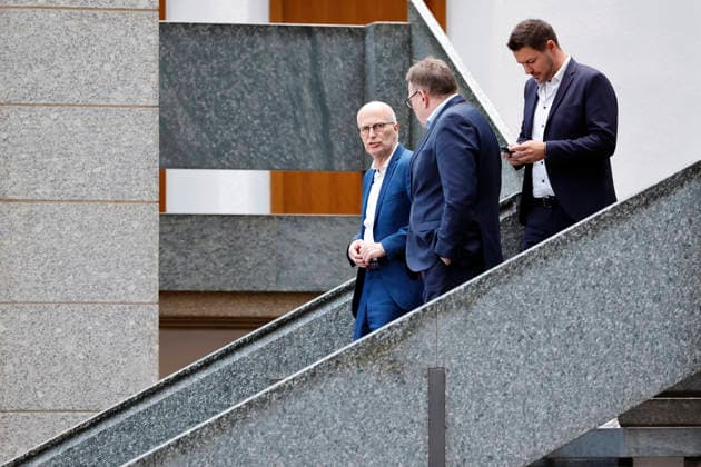 Politiker Dr. Peter Tschentscher (SPD), Oberbürgermeister von Hamburg, und Politiker Torsten Burmester (SPD), Oberbürgermeister von Köln, bei einem gemeinsamen Treffen im Rathaus Köln. Beide Städte wollen künftig besser zusammenarbeiten. Köln, 04.05.2026 NRW Deutschland Copyright: xChristophxHardtx