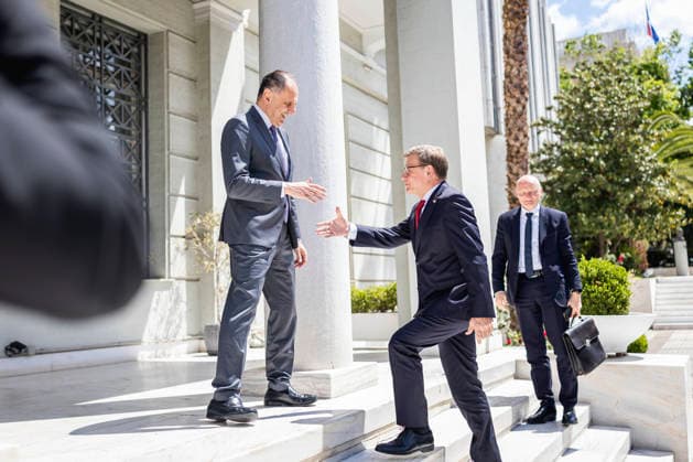 (R-L) Johann Wadephul (CDU), Bundesaussenminister, und Giorgos Gerapetritis, Aussenminister von Griechenland, aufgenommen im Rahmen eines Treffens in Athen, 04.05.2026. Fotografiert im Auftrag des Auswaertigen Amtes Athen Griechenland Copyright: xJulianexSonntag AAx