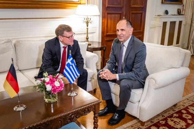 (L-R) Johann Wadephul (CDU), Bundesaussenminister, und Giorgos Gerapetritis, Aussenminister von Griechenland, aufgenommen im Rahmen eines Treffens in Athen, 04.05.2026. Fotografiert im Auftrag des Auswaertigen Amtes Athen Griechenland Copyright: xJulianexSonntag AAx