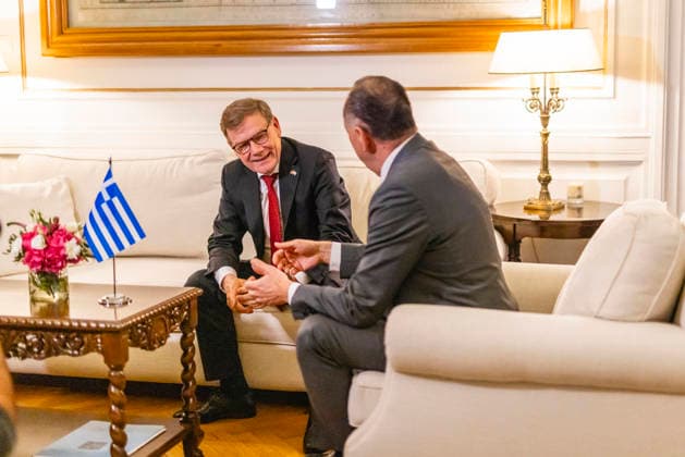 (L-R) Johann Wadephul (CDU), Bundesaussenminister, und Giorgos Gerapetritis, Aussenminister von Griechenland, aufgenommen im Rahmen eines Treffens in Athen, 04.05.2026. Fotografiert im Auftrag des Auswaertigen Amtes Athen Griechenland Copyright: xJulianexSonntag AAx