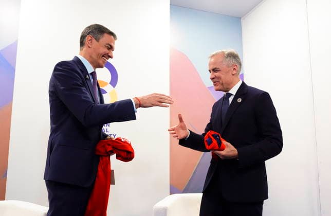 May 4, 2026, Yerevan, Armenia: Prime Minister Mark Carney meets with Prime Minister of Spain Pedro Sanchez during the 8th European Political Community Summit in Yerevan, Armenia on Monday, May 4, 2026. Yerevan Armenia  - ZUMAc35_ 20260504_zaf_c35_062 Copyright: xSeanxKilpatrickx