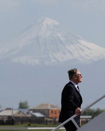 Prime Minister Keir Starmer attends EPC Summit in Armenia 04 05 2026. Yerevan, Armenia. Prime Minister Keir Starmer looks on to Mount Ararat as he departs the European Political Community (EPC) Summit., Credit:Lauren Hurley Avalon Armenia, Yerevan, Yerevan  Copyright: xLaurenxHurleyx xAvalonx 1096459676