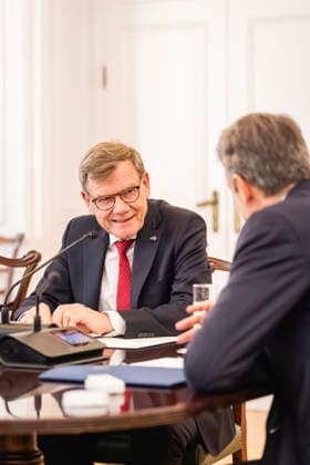 (R-L) Johann Wadephul (CDU), Bundesaussenminister, und Kyriakos Mitsotakis, Premierminister von Griechenland, aufgenommen im Rahmen eines Treffens in Athen, 04.05.2026. Fotografiert im Auftrag des Auswaertigen Amtes Athen Griechenland Copyright: xJulianexSonntag AAx