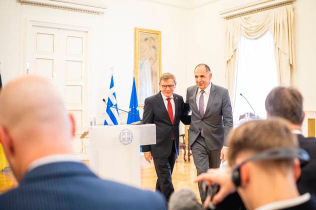 Johann Wadephul (CDU), Bundesaussenminister, und Giorgos Gerapetritis, Aussenminister von Griechenland, aufgenommen im Rahmen eines Treffens in Athen, 04.05.2026. Fotografiert im Auftrag des Auswaertigen Amtes Athen Griechenland Copyright: xJulianexSonntag AAx