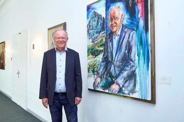 Stephan Weil bei der Enthüllung seines Porträts in der Ahnengalerie der Niedersächsischen Staatskanzlei. Hannover, 04.05.2026