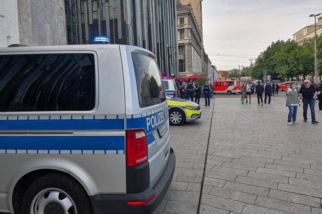 Leipzig, Sachsen, Deutschland, 04.05.2026: Auto fährt in Leipzig in Menschenmenge. Der Vorfall ereignete sich der Grimmaische Straße in der Innenstadt, der Bereich zwischen Augustusplatz und Ritterstraße wurde abgesperrt. Copyright: xdtsxNachrichtenagenturx dts_117544