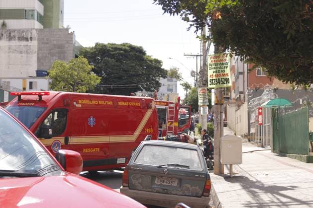 RECORD DATE NOT STATED Small plane crashes and hits building in the Silveira neighborhood in Belo Horizonte. Belo Horizonte (MG), 04 05 2026 - A small plane crashed and hit a building in the Silveira neighborhood, in the city of Belo Horizonte, capital of Minas Gerais, on the afternoon of this Monday (May 4). According to the fire department, there were five occupants on board the aircraft, the pilot who is trapped in the wreckage and other people in serious condition. There is still the possibility of a fifth victim at the scene.(Foto: Diego Tavares Thenews2 imago images) Small plane crashes and hits building in the Silveira neighborhood in Belo Horizonte.  Copyright: xDiegoxTavaresx