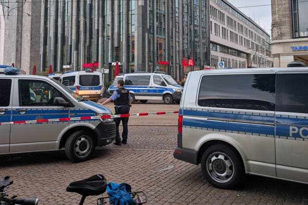 Leipzig, Sachsen, Deutschland, 04.05.2026: Auto fährt in Leipzig in Menschenmenge. Der Vorfall ereignete sich der Grimmaische Straße in der Innenstadt, der Bereich zwischen Augustusplatz und Ritterstraße wurde abgesperrt. Copyright: xdtsxNachrichtenagenturx dts_117562