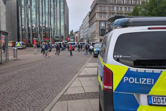 Leipzig, Sachsen, Deutschland, 04.05.2026: Auto fährt in Leipzig in Menschenmenge. Der Vorfall ereignete sich der Grimmaische Straße in der Innenstadt, der Bereich zwischen Augustusplatz und Ritterstraße wurde abgesperrt. Copyright: xdtsxNachrichtenagenturx dts_117565
