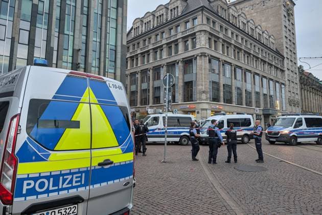 Leipzig, Sachsen, Deutschland, 04.05.2026: Auto fährt in Leipzig in Menschenmenge. Der Vorfall ereignete sich der Grimmaische Straße in der Innenstadt, der Bereich zwischen Augustusplatz und Ritterstraße wurde abgesperrt. Copyright: xdtsxNachrichtenagenturx dts_117568
