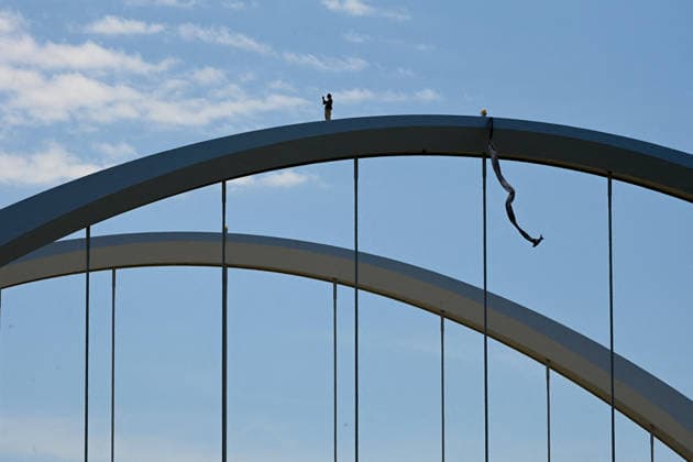 Guido Reichstadter protests against the war in Iran atop a Bridge in Washington Guido Reichstadter gestures as he protests against the war in Iran atop the Frederick Douglass Memorial Bridge for the fourth day, in Washington, DC on May 4, 2026. Photo by Olivier Douliery ABACAPRESS.COM Washington DC United States  Copyright: xDoulieryxOlivier ABACAx