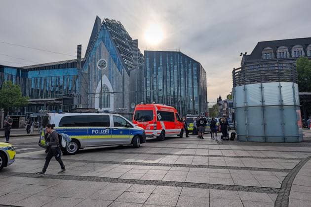 Leipzig, Sachsen, Deutschland, 04.05.2026: Auto fährt in Leipzig in Menschenmenge. Der Vorfall ereignete sich der Grimmaische Straße in der Innenstadt, der Bereich zwischen Augustusplatz und Ritterstraße wurde abgesperrt. Copyright: xdtsxNachrichtenagenturx dts_117551