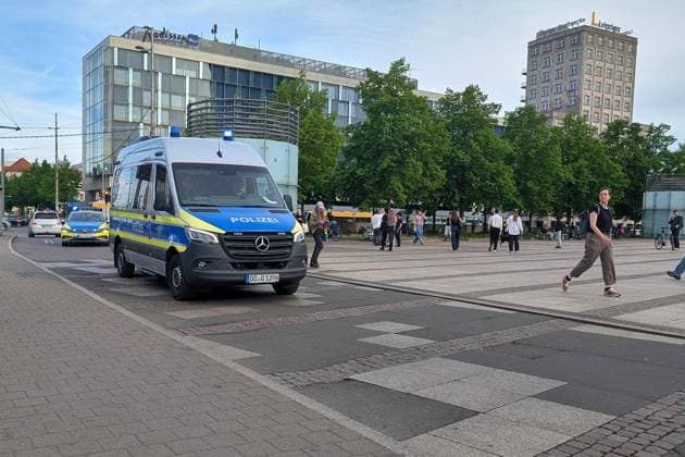 Leipzig, Sachsen, Deutschland, 04.05.2026: Auto fährt in Leipzig in Menschenmenge. Der Vorfall ereignete sich der Grimmaische Straße in der Innenstadt, der Bereich zwischen Augustusplatz und Ritterstraße wurde abgesperrt. Copyright: xdtsxNachrichtenagenturx dts_117553