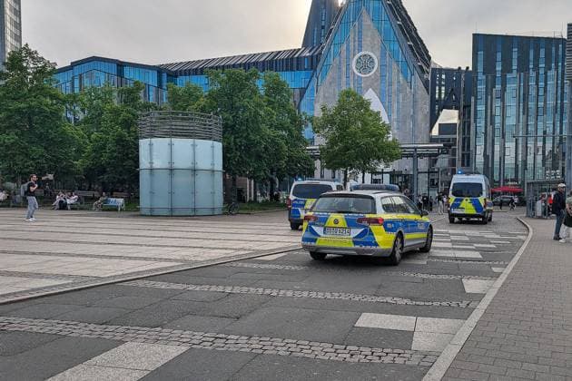 Leipzig, Sachsen, Deutschland, 04.05.2026: Auto fährt in Leipzig in Menschenmenge. Der Vorfall ereignete sich der Grimmaische Straße in der Innenstadt, der Bereich zwischen Augustusplatz und Ritterstraße wurde abgesperrt. Copyright: xdtsxNachrichtenagenturx dts_117555